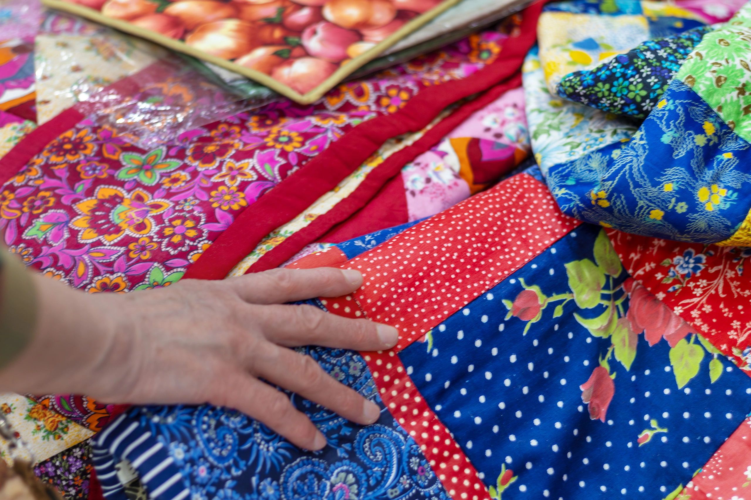 handmade quilts colorful patterns